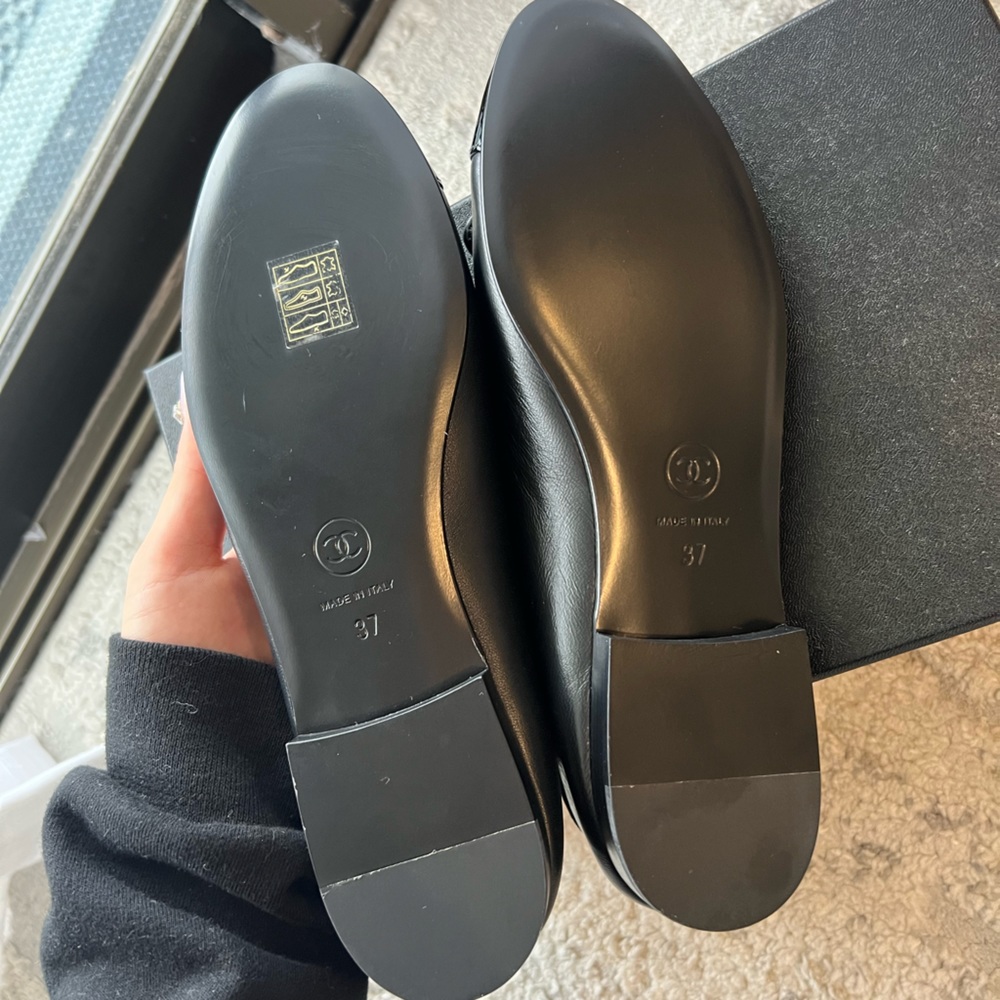 CHANEL Ballet Flats - Lambskin & Patent Calfskin Black - Picture 4 of 4